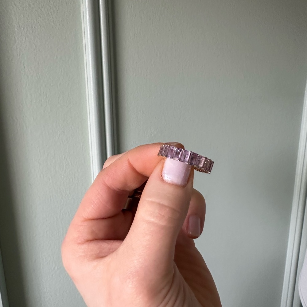 18k Amethyst band